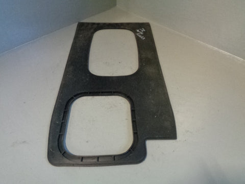 Discovery 2 Centre Console Rubber Mat Anti Slip Auto Land Rover 1998 to 2002