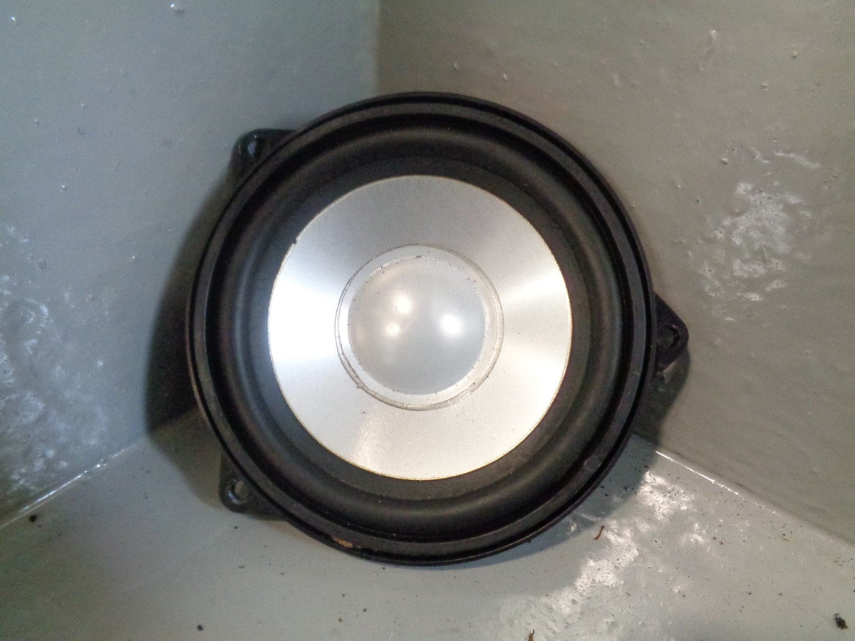 Range Rover L322 D Pillar Rear Speaker XQM000400 Left or Right 2002 to 2006