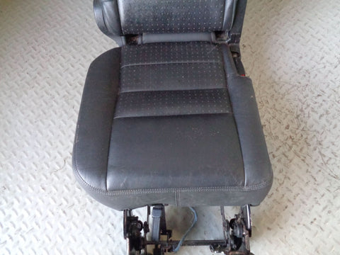 Discovery 3 Seats Black Leather Manual Heated x 7 Land Rover 2004 to 2009 K19094