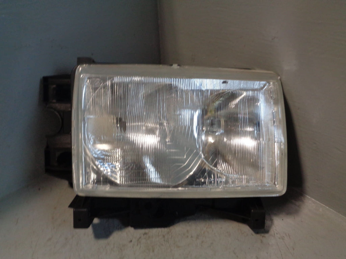 Range Rover P38 Headlight Off Side Right LHD Valeo XBC105960 1995 to 2002