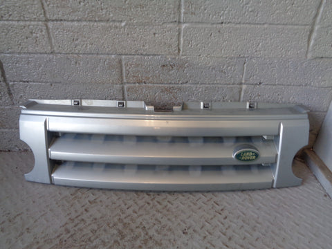 Discovery 3 Grille Front Arctic Frost Land Rover 2004 to 2009 K02015