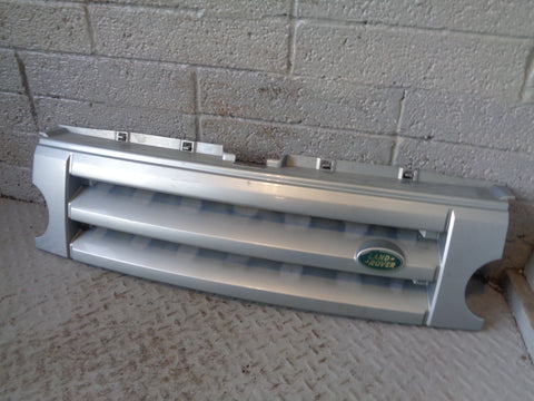 Discovery 3 Grille Front Arctic Frost Land Rover 2004 to 2009 K02015