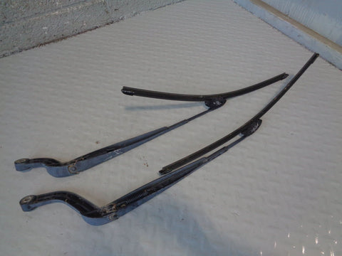 Discovery 4 Wiper Arms Front Pair of Windscreen Land Rover 2009 to 2014