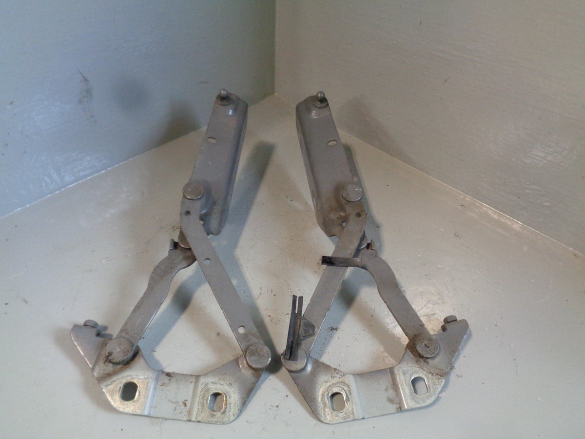 Freelander 2 Bonnet Hinges Pair Of Grey / Silver Land Rover 2006 to 2015