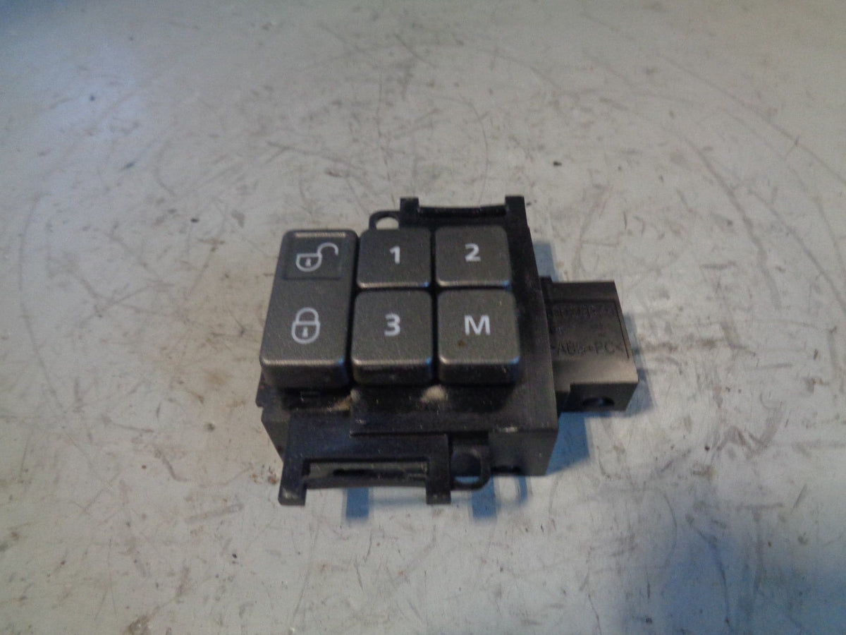 Discovery 4 Off Side Front Door Locking Switch CH22-14776 AA Land Rover