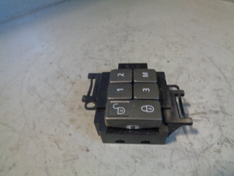 Discovery 4 Off Side Front Door Locking Switch CH22-14776 AA Land Rover