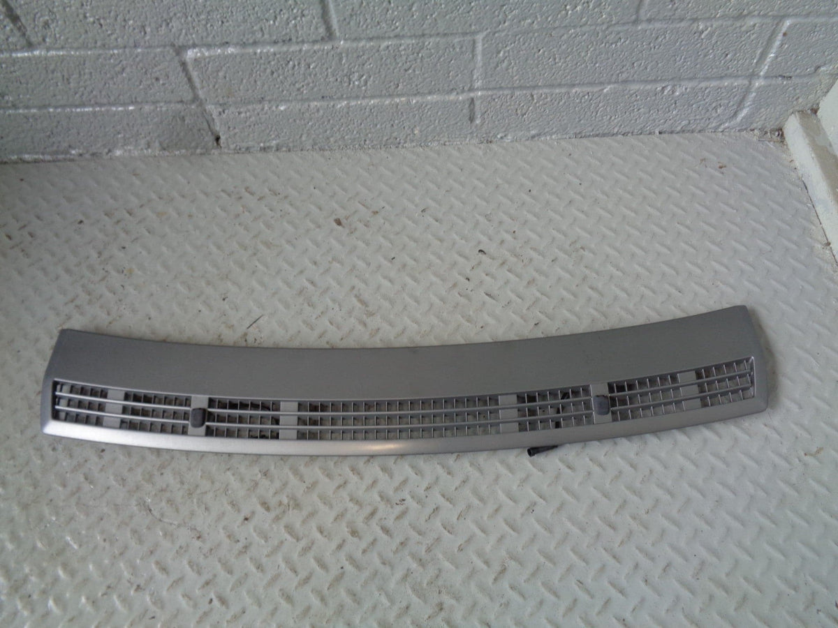 Range Rover L322 Bonnet Grill Under Windscreen with Washer Jets R04044