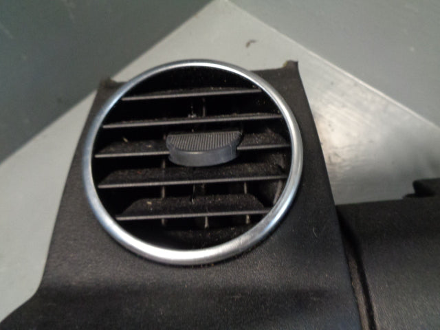 Discovery 4 Heater Air Vent Off Side Centre Start / Stop