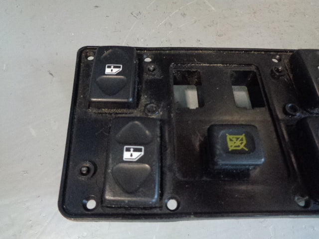 Discovery 2 Electric Window Switch Pack in Black Land Rover