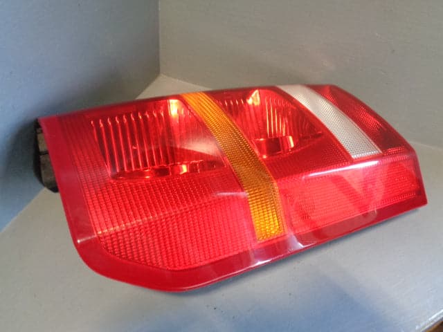 Discovery 3 Tail Light Cluster Near Side Rear XFB000573 2004