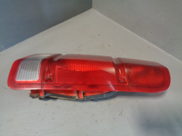 Discovery 2 Rear Tail Light Cluster Upper Pre-Facelift Off