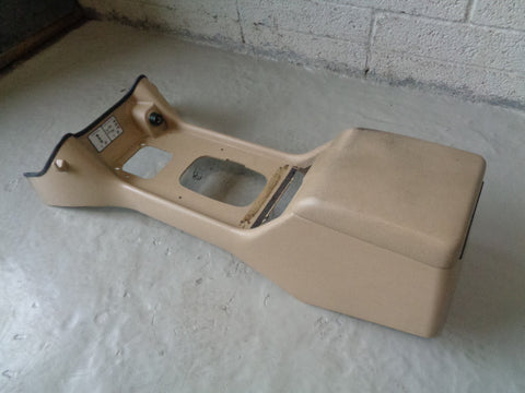 Discovery 2 Centre Console Armrest Beige Auto Land Rover 1998 to 2004 R07023