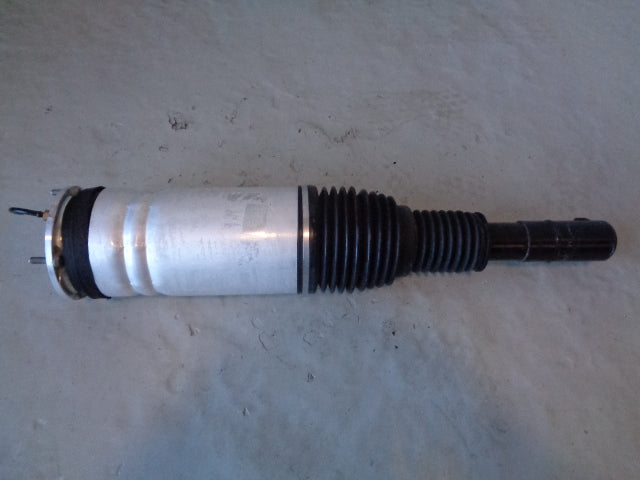 Range Rover L405 Strut Air Suspension Shock Absorber Near Side Front 22300389