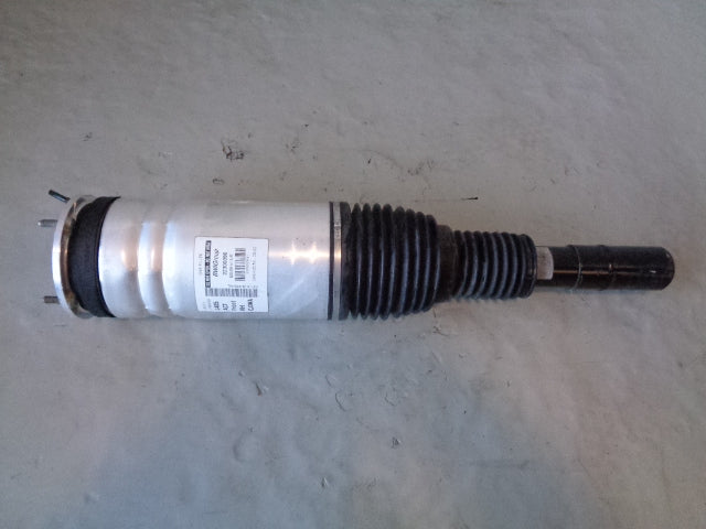 Range Rover L405 Strut Air Suspension Shock Absorber Off Side Front 22300390