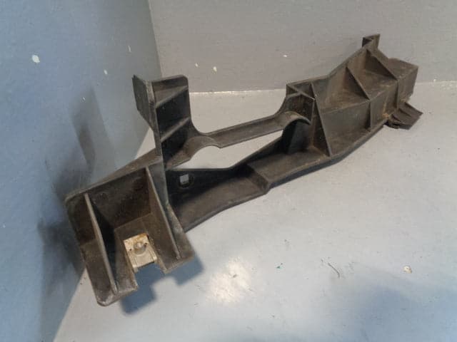 Range Rover L322 Headlight Bracket Off Side Pre Facelift