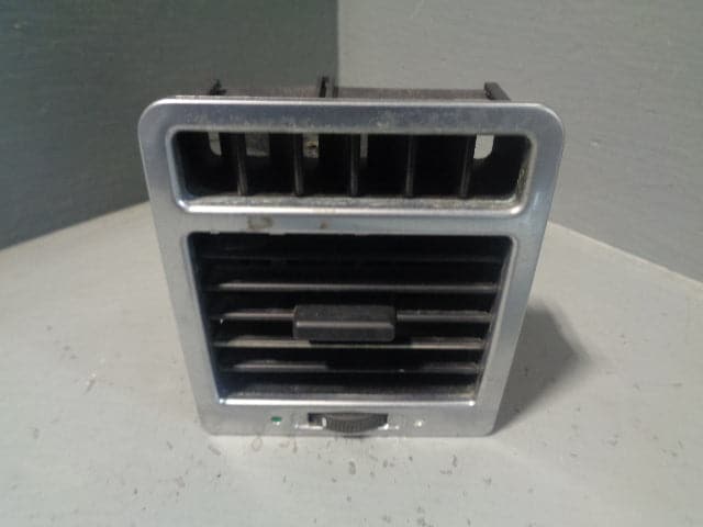 Range Rover L322 Air Vent in Silver Off Side Front JVE000041