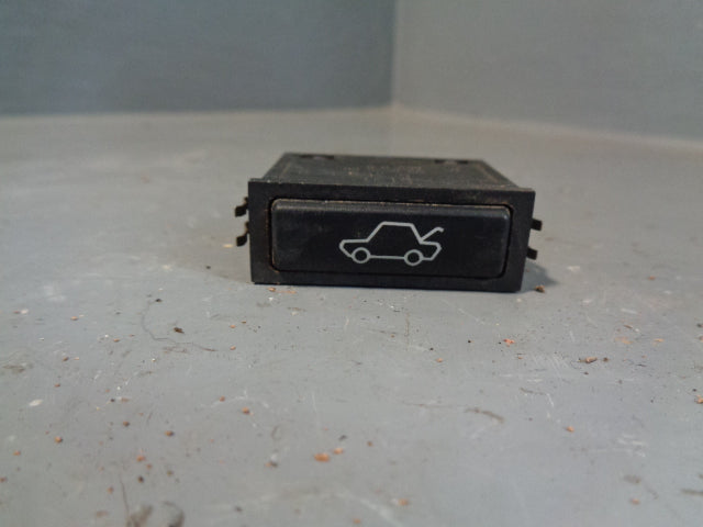 Range Rover L322 Tailgate Release Switch 61.31-8365579 2002