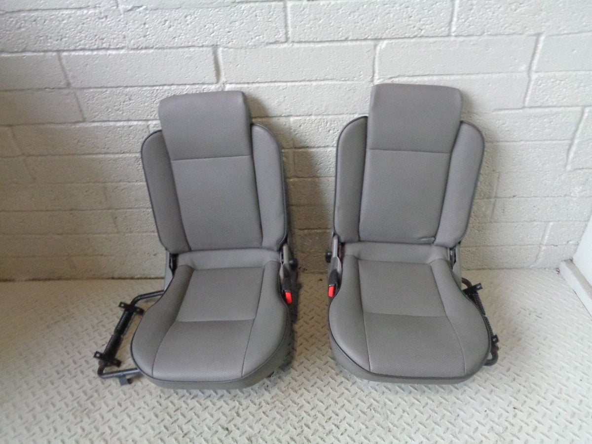 Discovery 2 Dickie Seats Pair Grey Leather 3rd Row A/C Model Land Rover R20103